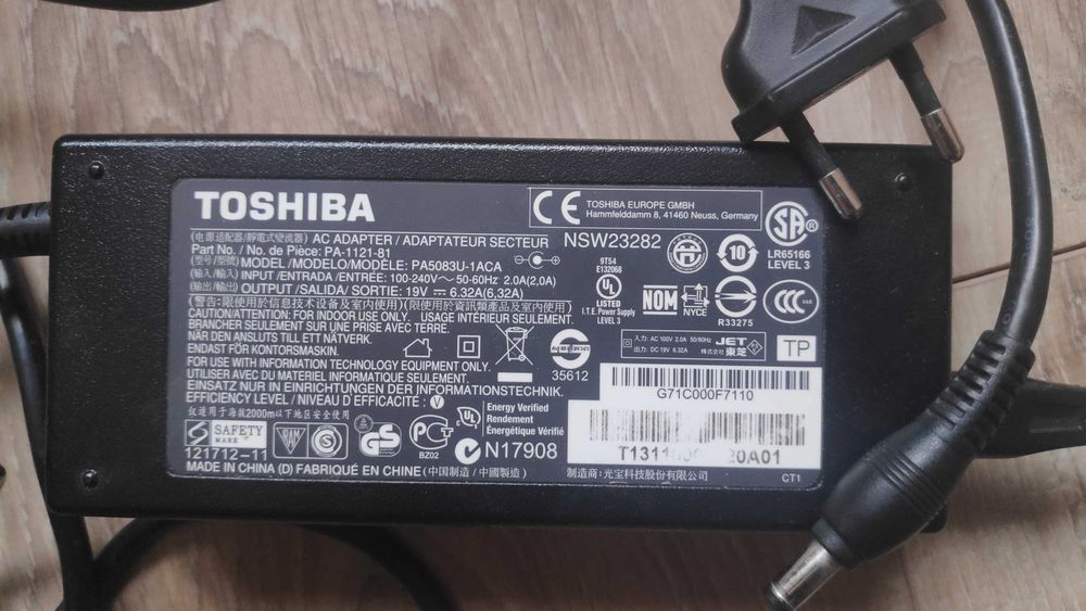 Toshiba 120W 19V 6.32A Зарядно за лаптоп