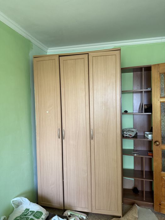 Продам шкаф спальный