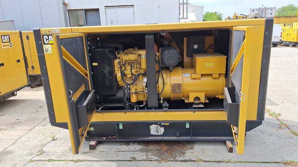 Generator de curent Caterpillar 88 kva - 70.4 kw - 200 ore functionare