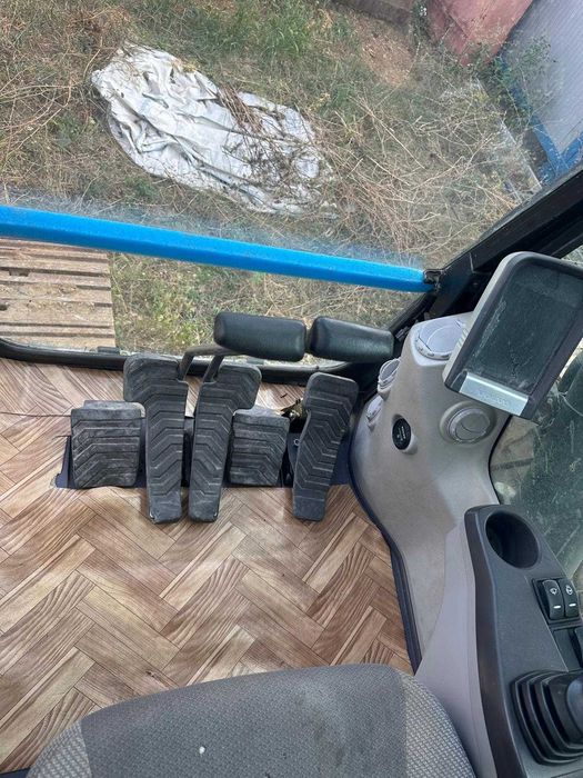 VAND Excavator pe senile Volvo 250DL