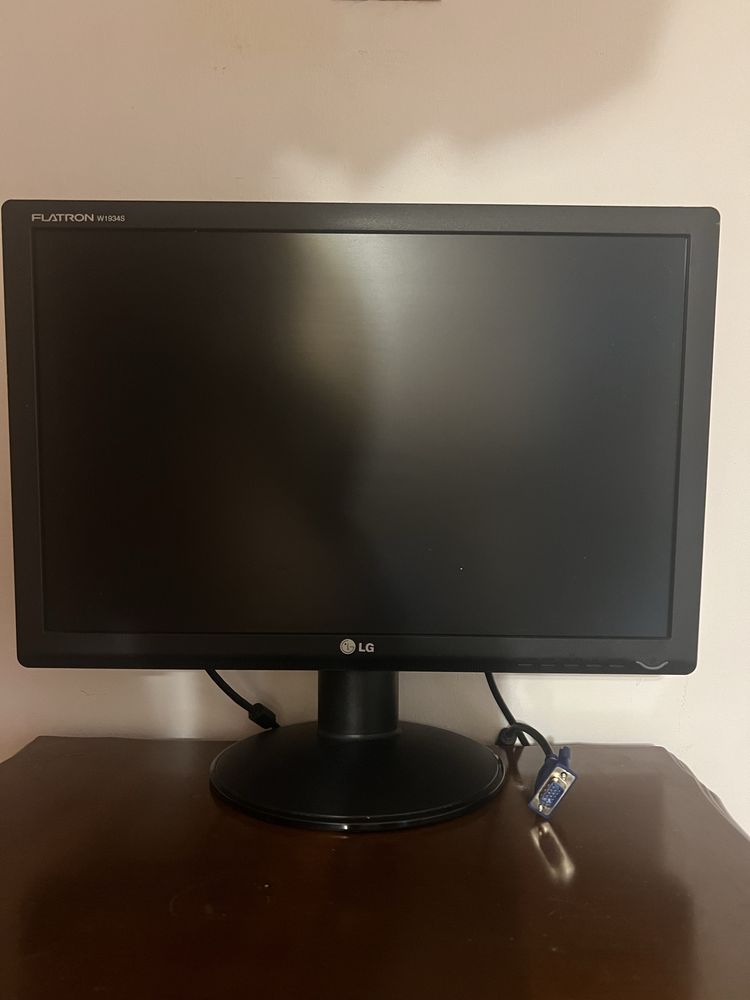 Продавам Монитор LG