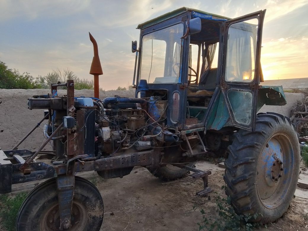 Traktor MTZ 80 holati yaxshi kamchiligi yoʻq TTZ 80 kabinasi bosilgan