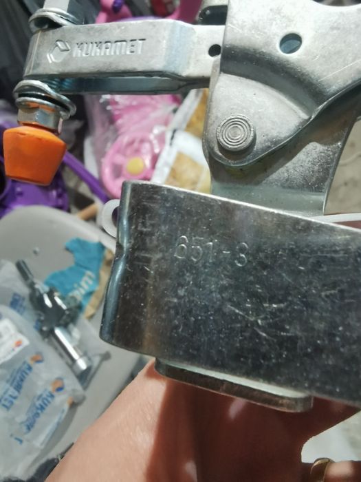 Dispozitive pneumatice de fixare, menghine, cleme
