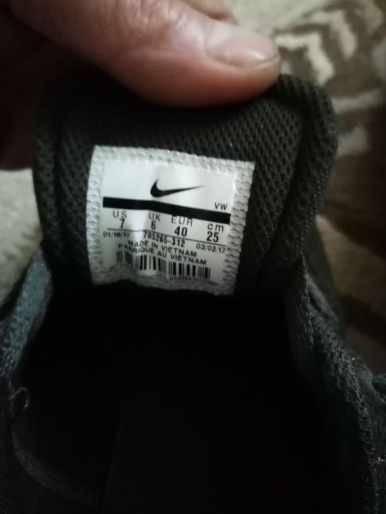 Adidas Nike original mărimea 40