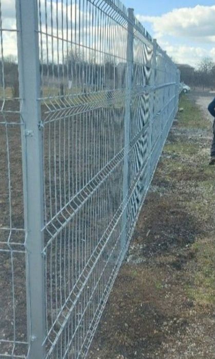 Construim garduri și porți la comanda clientului