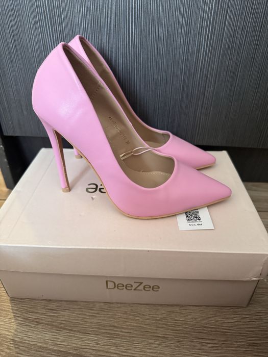 Чисто нови обувки Deezee