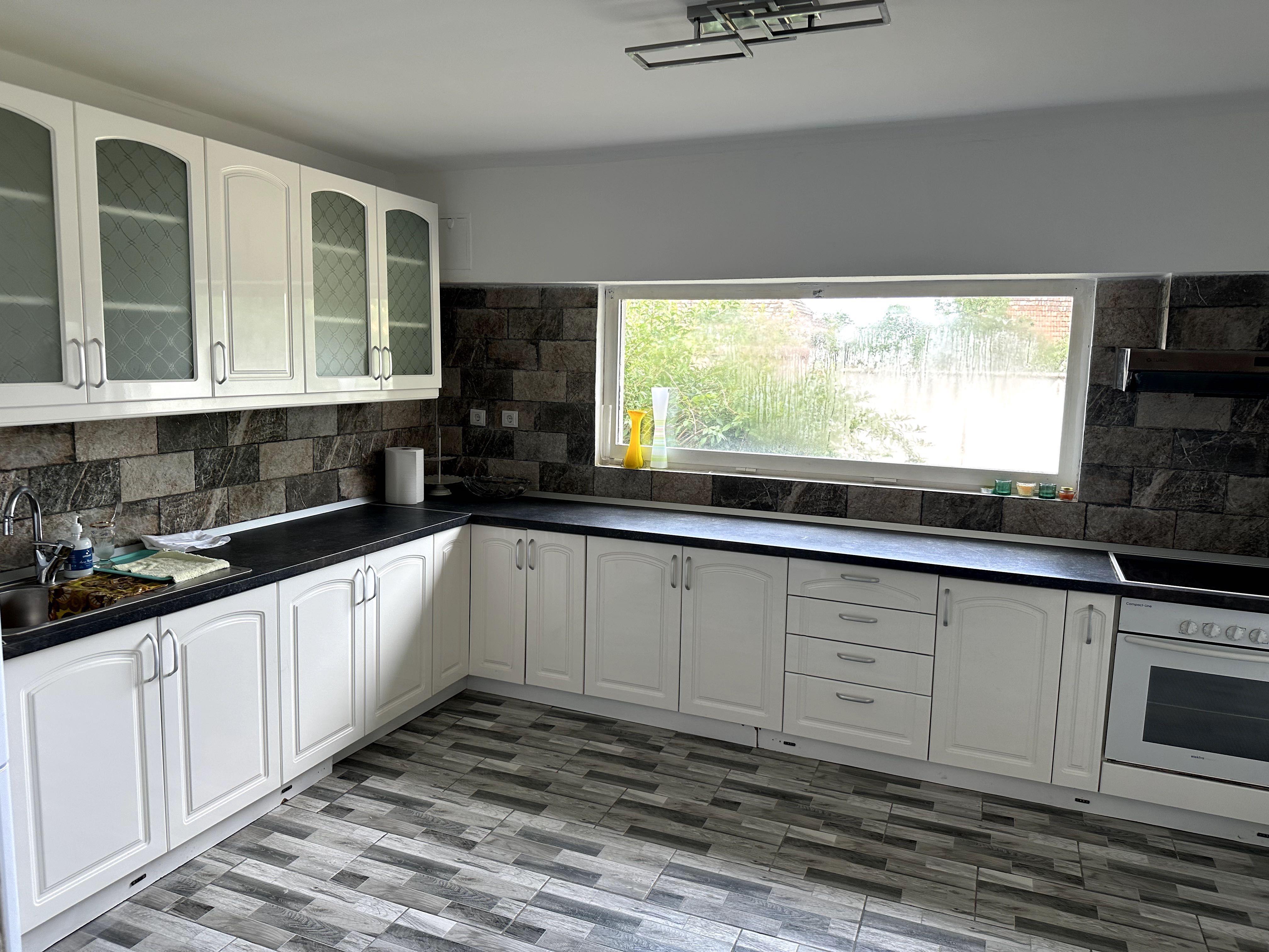 Vand casa noua stil Chalet American cu mobila