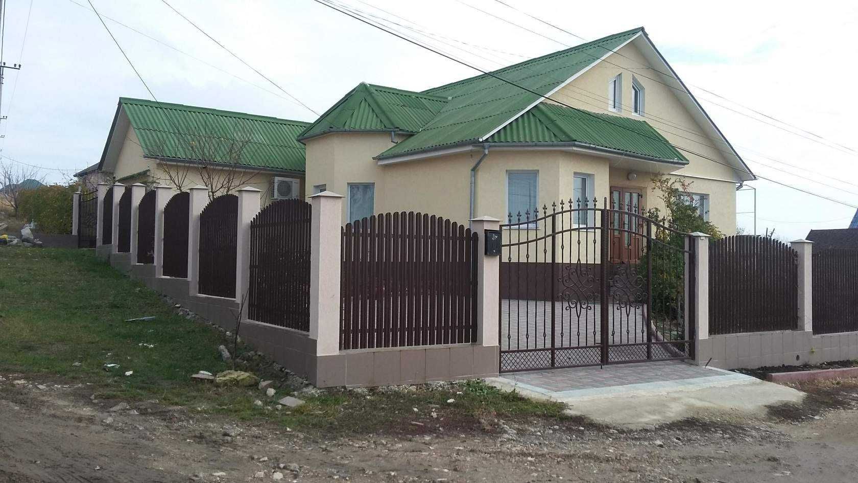 Garduri din sipca metalica si porti de diferite modele si dimensiuni