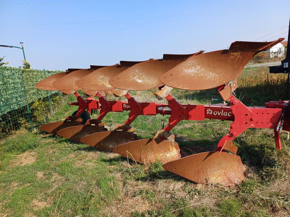 Plug Ovlac în stare impecabila, gata de brazdă