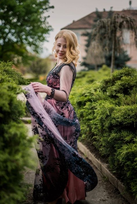 Vând rochie elegantă