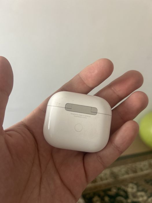 Apple airpods кейс и 1 наушник