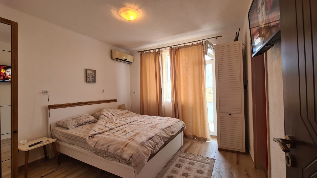 Къща, РЗП 320 кв.м., гр. Приморско
