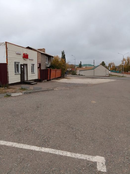 Продается 2-х этажный коттедж вместе с действующим магазином в центре