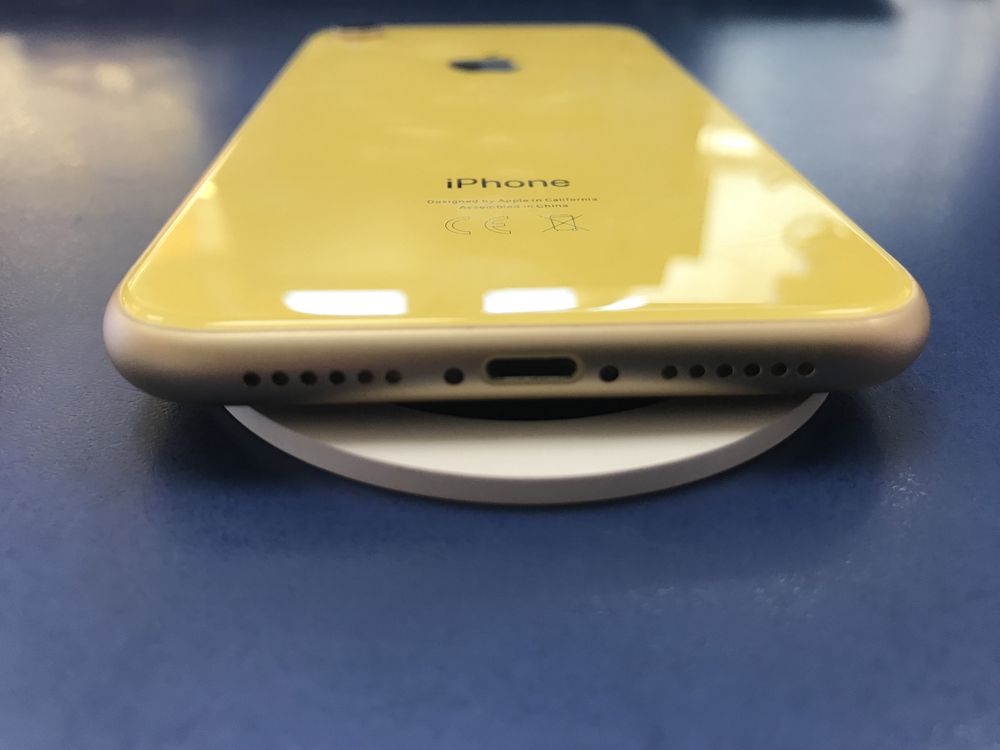 Продавам IPhone XR 64gd.