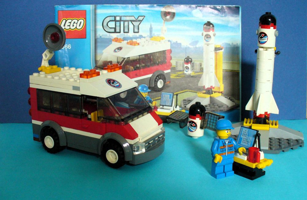 LEGO City 3367, 3366, 3365, 60078 Космически совалкки и астронавти