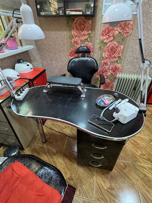 Столик маникюрный