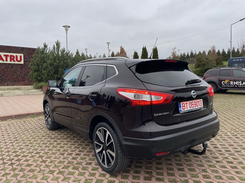 Nissan Qashqai 1.5 diesel Model Tekna Culoare Visiniu metalic