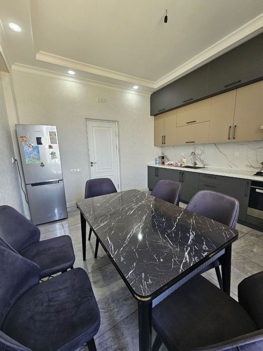 Продаётся 3/3/4 Центр Луначарский Мирзо-Улугбекский район