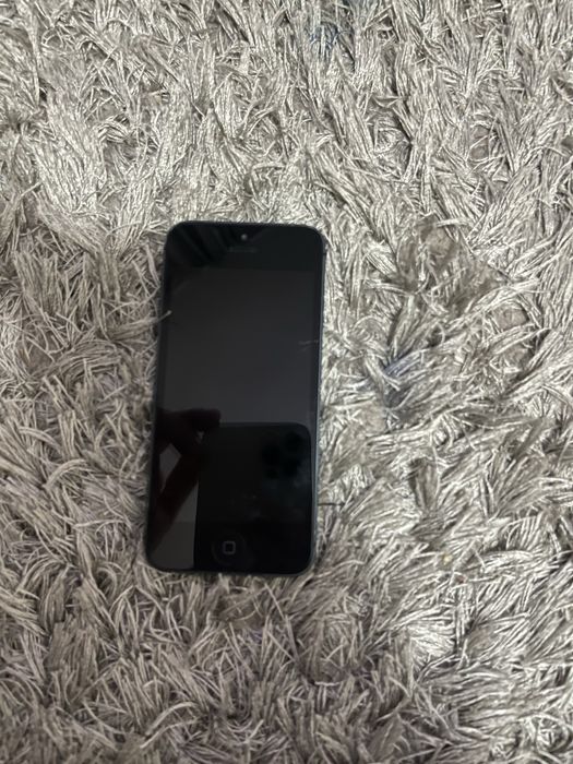 Vând IPhone 5! Arată foarte bine