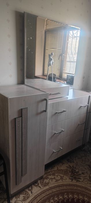 Spalniy mebel sotiladi kamplekt xolati ideal 2-3 oy ishlatiilgan
