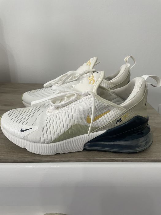 Vand adidasi nike 270