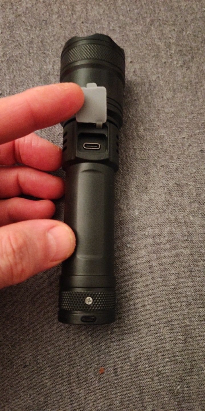 Lanterna LED, fascicul foarte puternic, reîncărcabilă la port USB tip