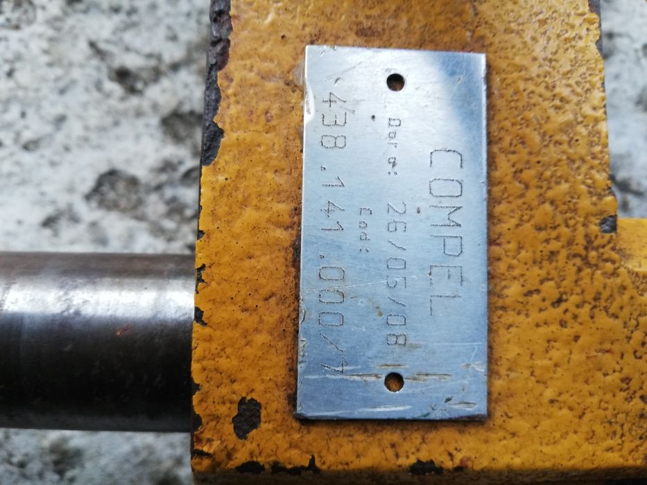 Presa mecanica manuala