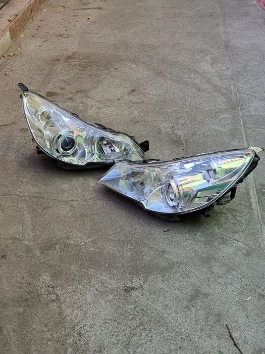 Фары головное освещение на Subaru Outback BR.