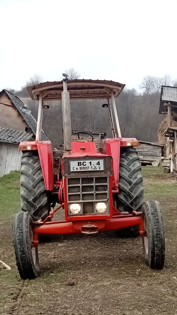 Vând tractor international 844s