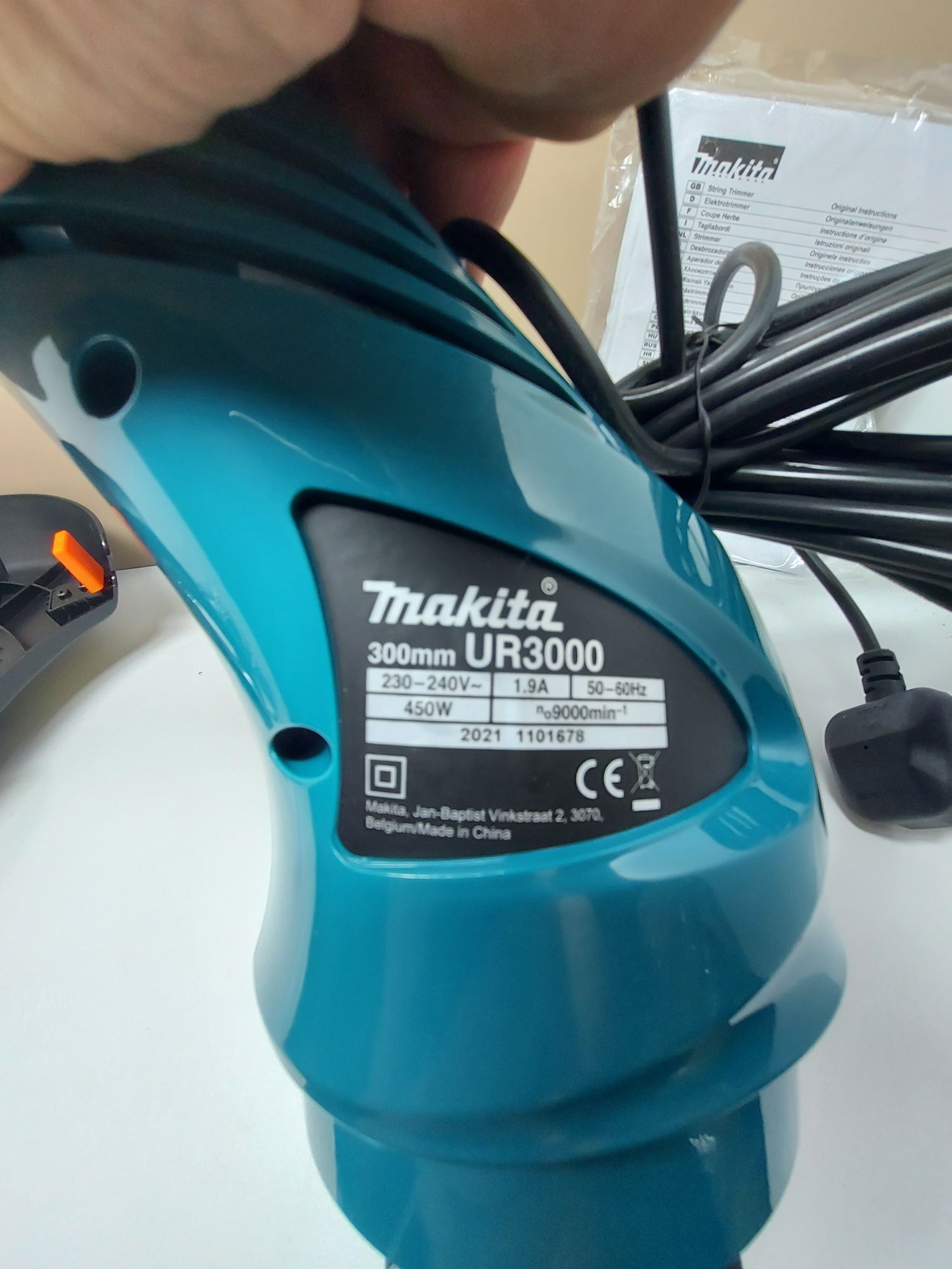 Нов електрически тример Makita UR3000