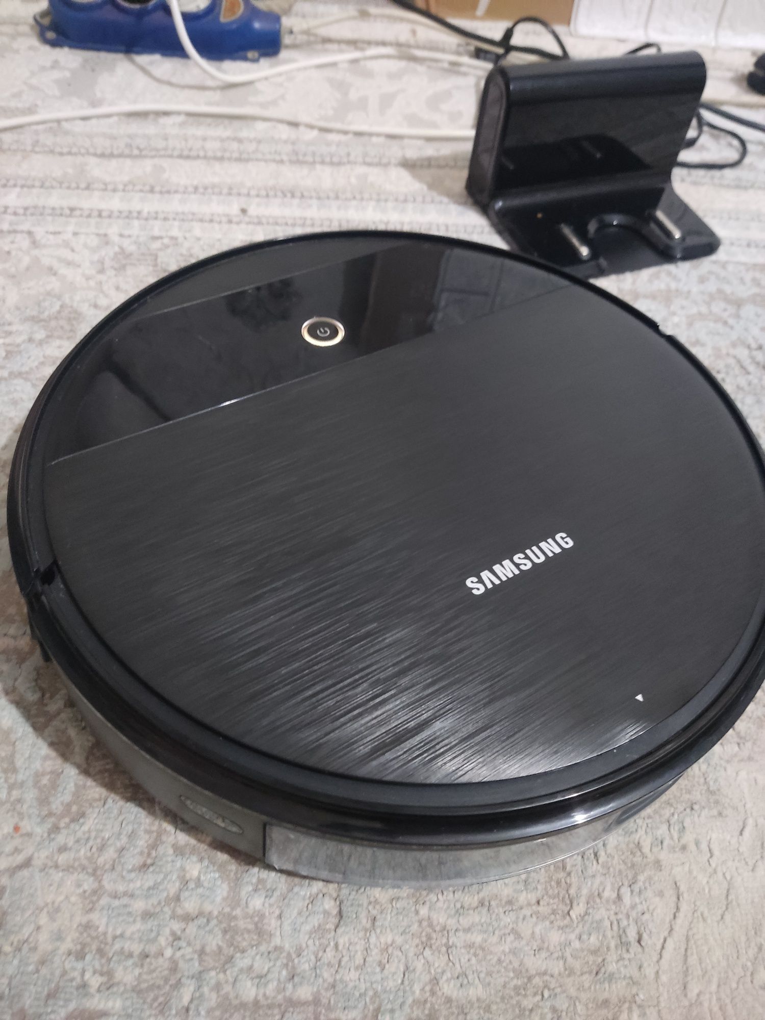 Робот пылесос Samsung.