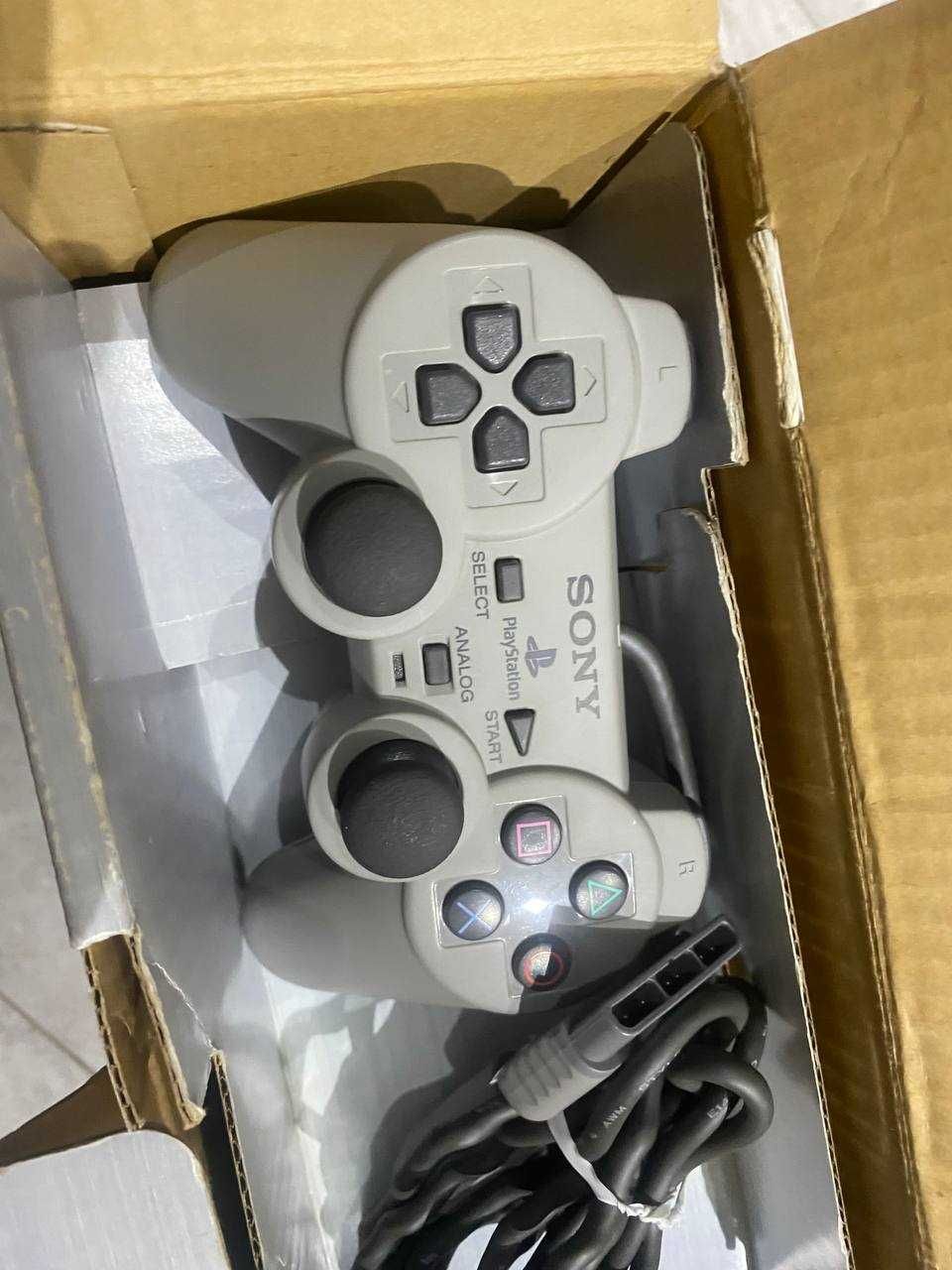 Playstation 1 scph-7000 в коллекционном состоянии.