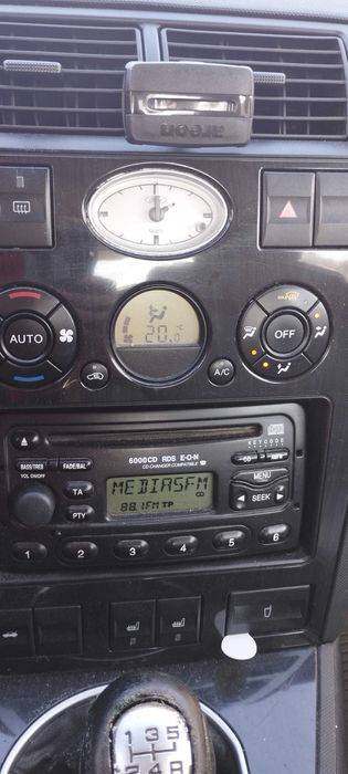 Autoturism Ford Mondeo