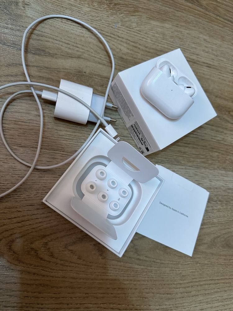 AirPods Pro 2nd Generation MagSafe Case + оригинален адаптер Apple