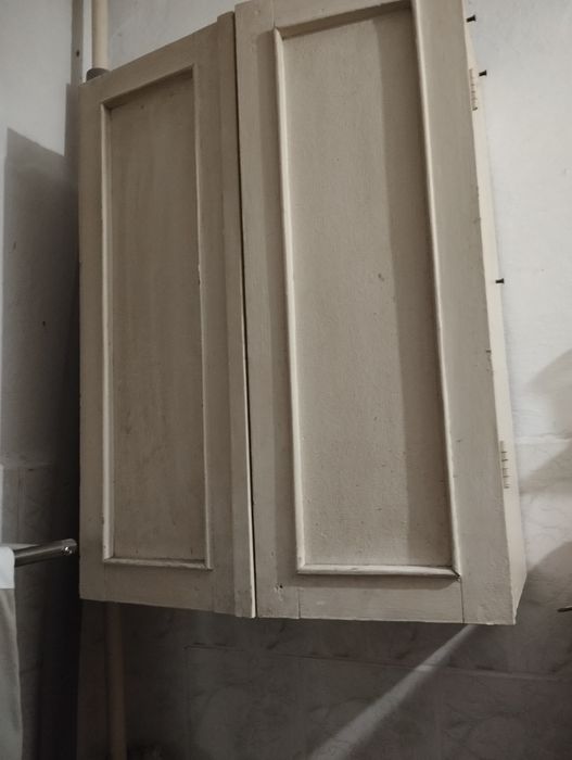 Шкафчики: навесной и напольный. На дачу, в мастерскую