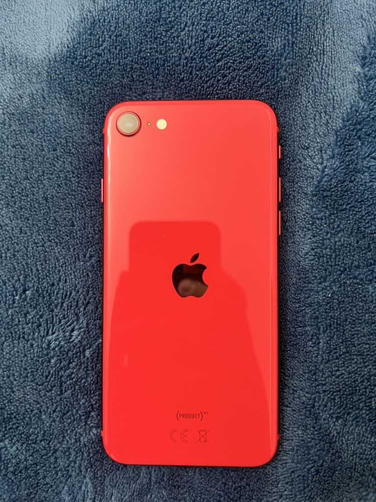 iPhone SE 2020 в хорошем состоянии