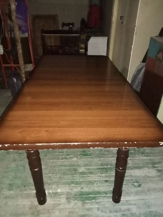 Sotiladigan stol bor ham xontaxta ham katta stol buladi 180x90