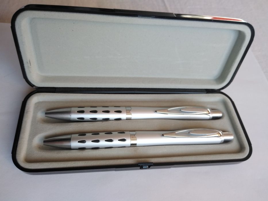 Trusa, set, pixuri si creion mecanic