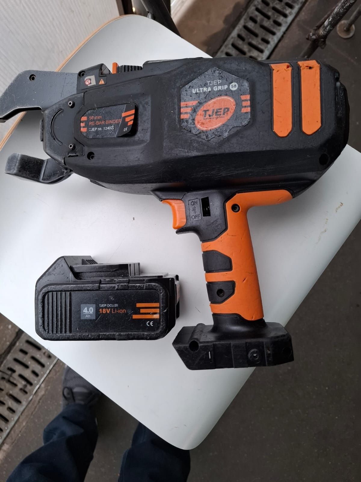 Mașina de legat tjep Dewalt Festool Rigla vibranta