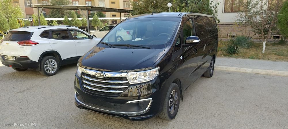 JAC M3 Plus минивен