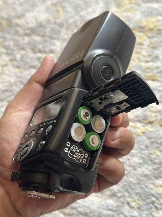 Canon speedlite 430 EX II tez va arzon sotiladi