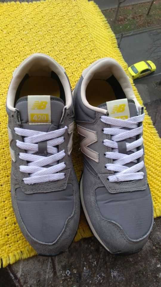 Adidasi unisex New Balance, mar 39 (24.5 cm) made in Vietnam.