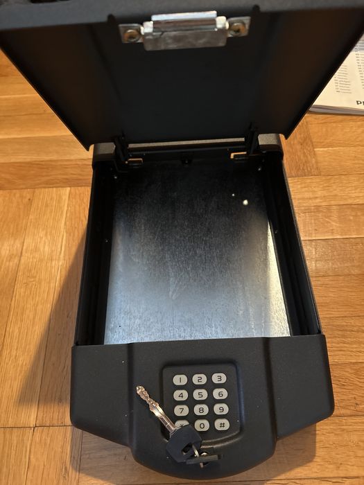 Мобилен сейф MBG 6000 за автомобил с електронна брава