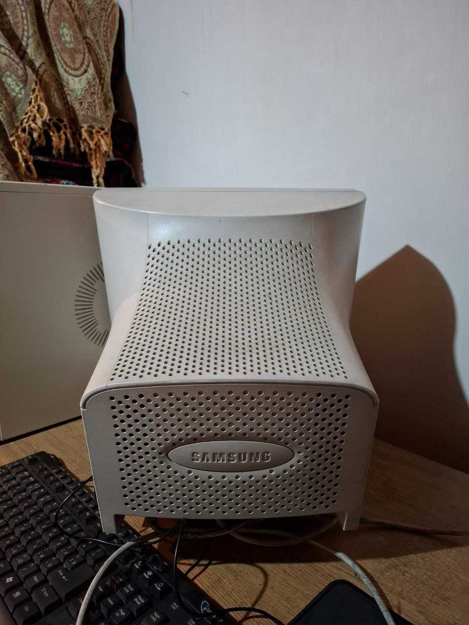 Samsung SyncMaster 753DFX Monitor