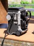 Mamiya C220 + Obiectivul 80mm f/2.8 Blue Dot
