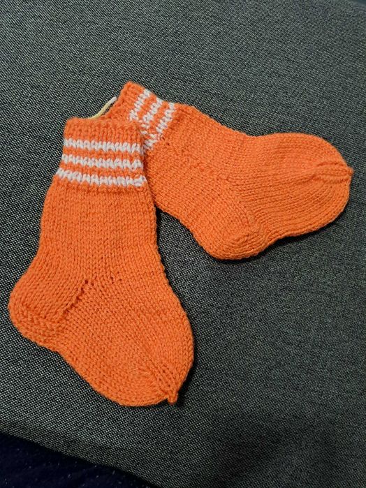 Vand paturica,sosete,caciuli copii si adulti,crosetate manual ,105x105