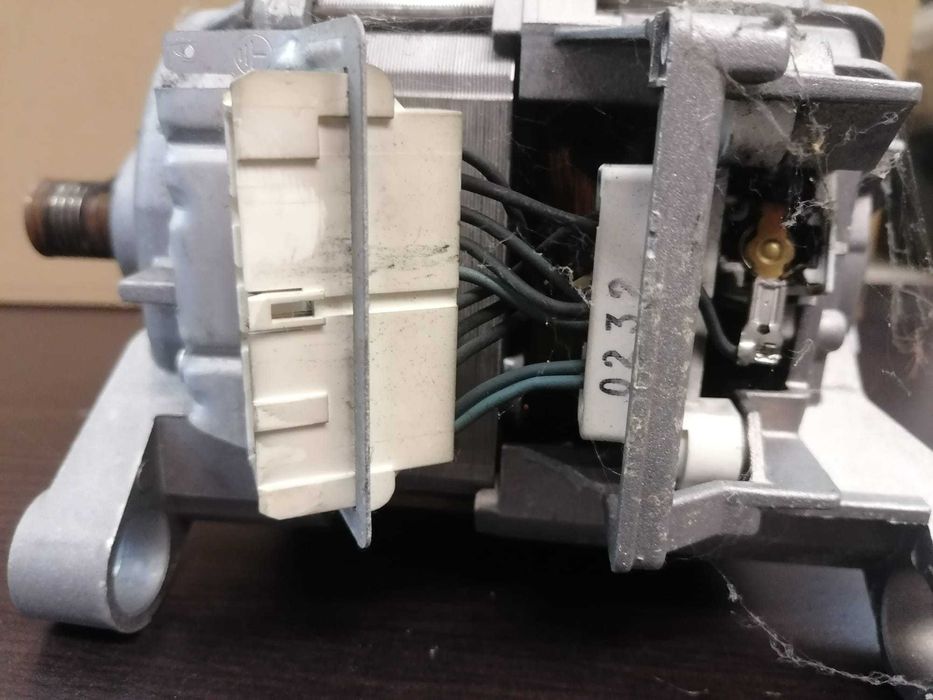 Motor masina de spalat Whirlpool 9 pini , seria AWZ / R2