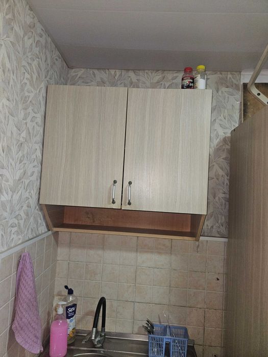 Кухонная мебель в хорошем состоянии (Мойка, сушилка, 2 шкафа)
