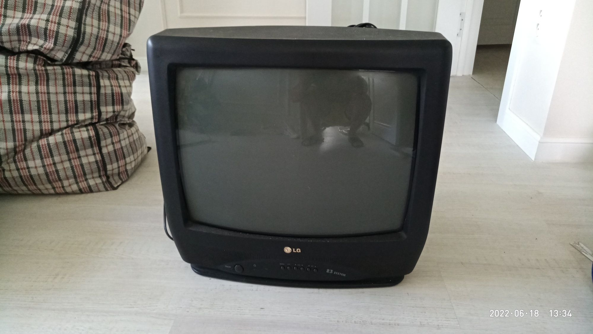 Продам телевизор LG в отличном состоянии для своих лет