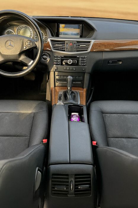 Mercedes-Benz E-Class – Prim Proprietar, Întreținut Exemplar